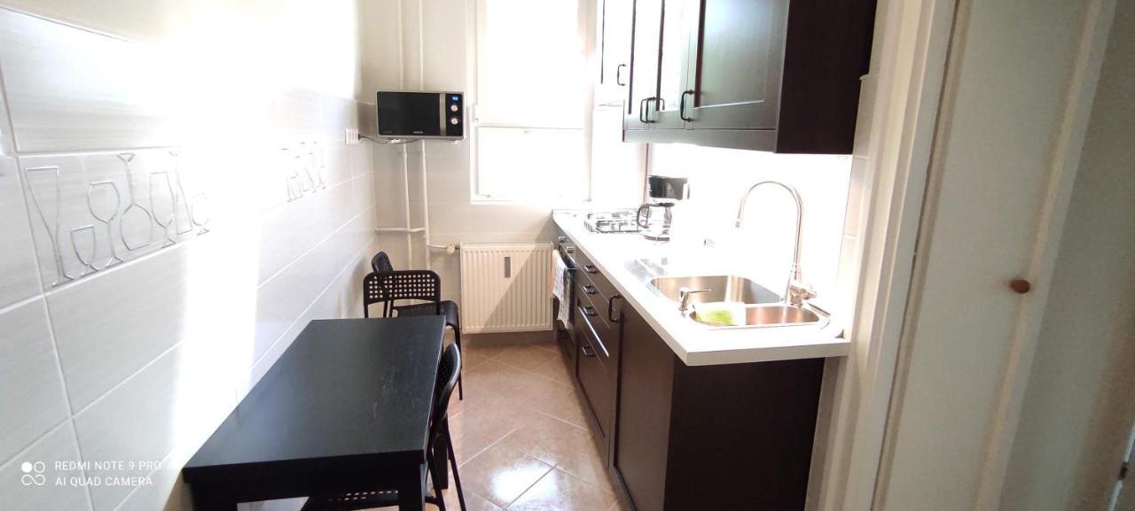 Heidi Apartman Szeged Buitenkant foto