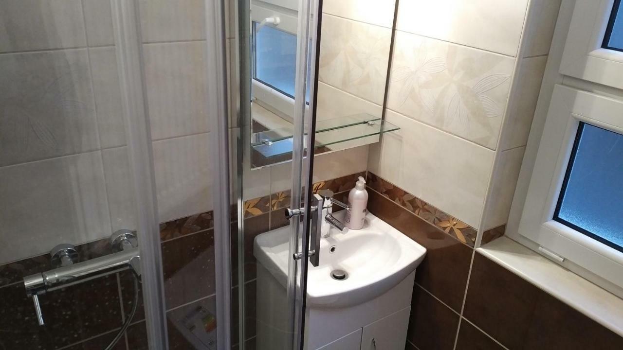 Heidi Apartman Szeged Buitenkant foto