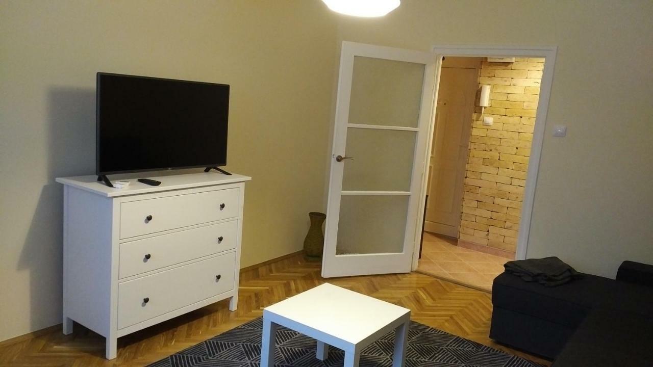 Heidi Apartman Szeged Buitenkant foto