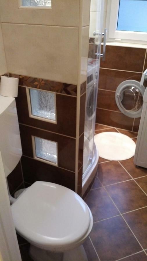 Heidi Apartman Szeged Buitenkant foto