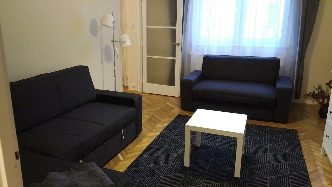 Heidi Apartman Szeged Buitenkant foto