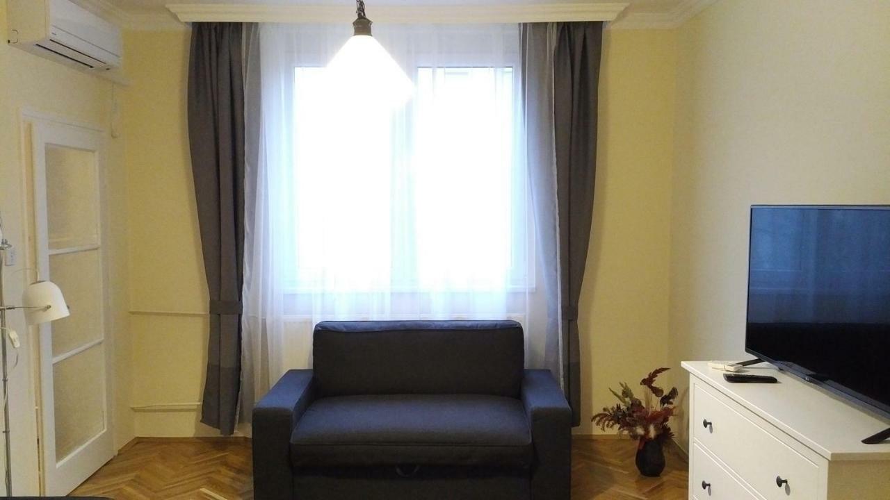 Heidi Apartman Szeged Buitenkant foto