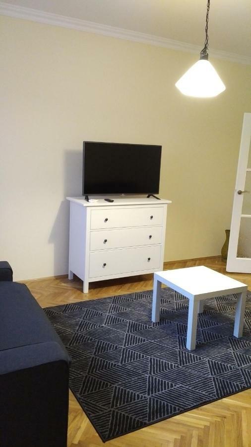 Heidi Apartman Szeged Buitenkant foto